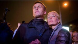 Russian opposition leader Alexei Navalny with his wife Yulia in Moscow, Russia, in September 2013. (AP/Evgeny Feldman)